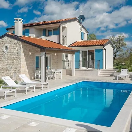 Villa Paulina Kaštel