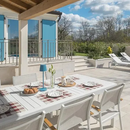 Villa Paulina Kaštel